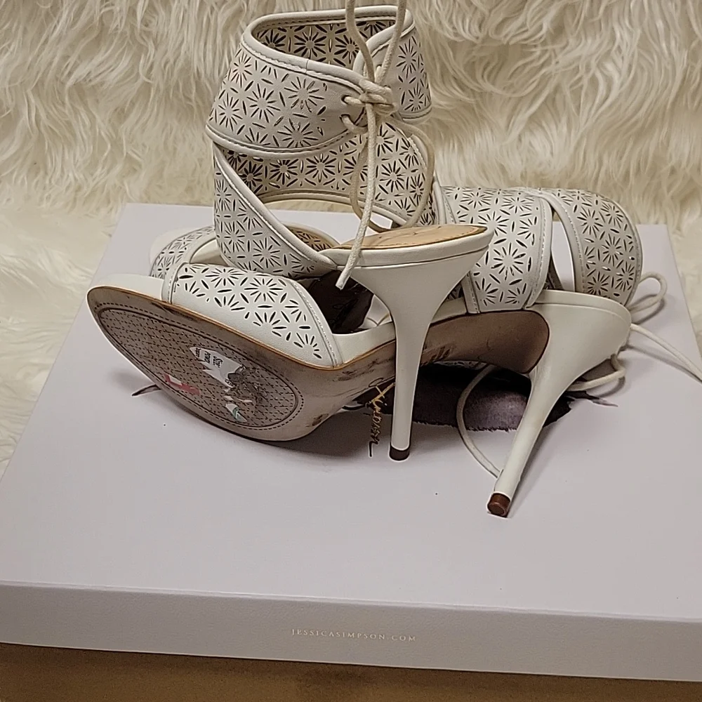 Jessica Simpson Barcia Heels, 10M, White - Picture 3 of 5
